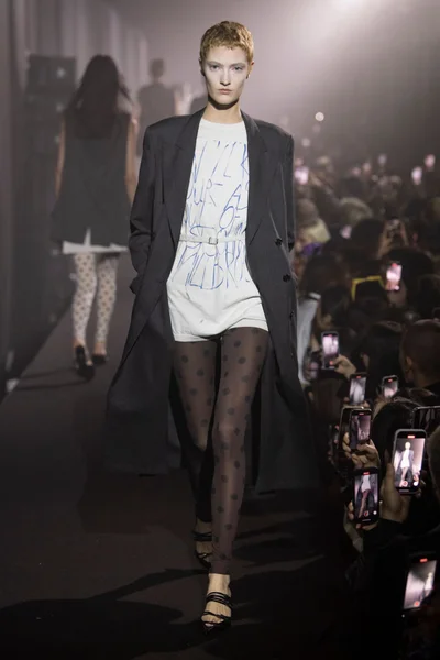 Look 12